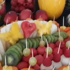 Owoce na komunię: Sezonowe inspiracje i kreatywne podanie