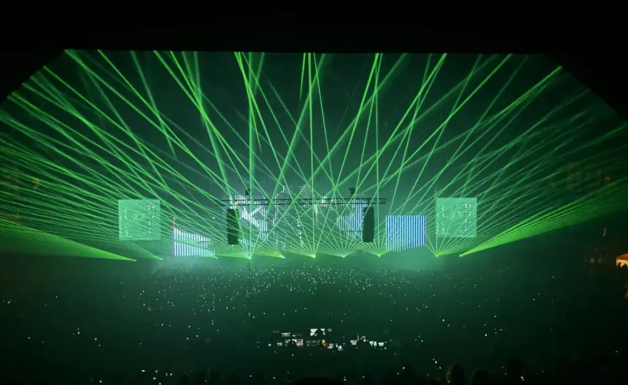 Ile kosztuje pokaz laserowy - Sprawdź cennik na wesele i event