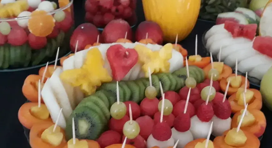 Owoce na komunię: Sezonowe inspiracje i kreatywne podanie