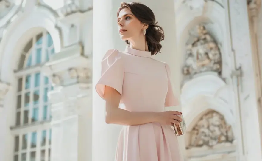 Idealna sukienka na chrzciny: Wybierz z klasą i bez wpadki!