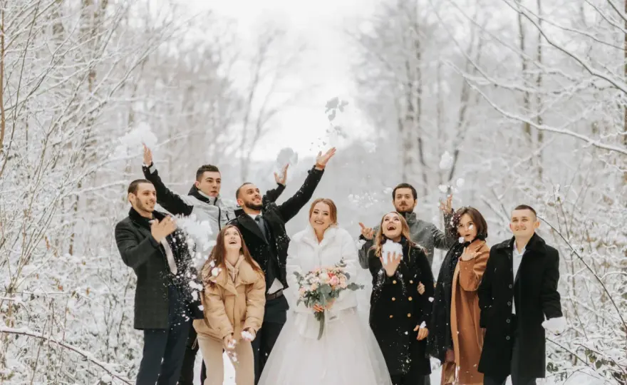 Stylizacja na wesele zimą - Jak połączyć elegancję z komfortem?
